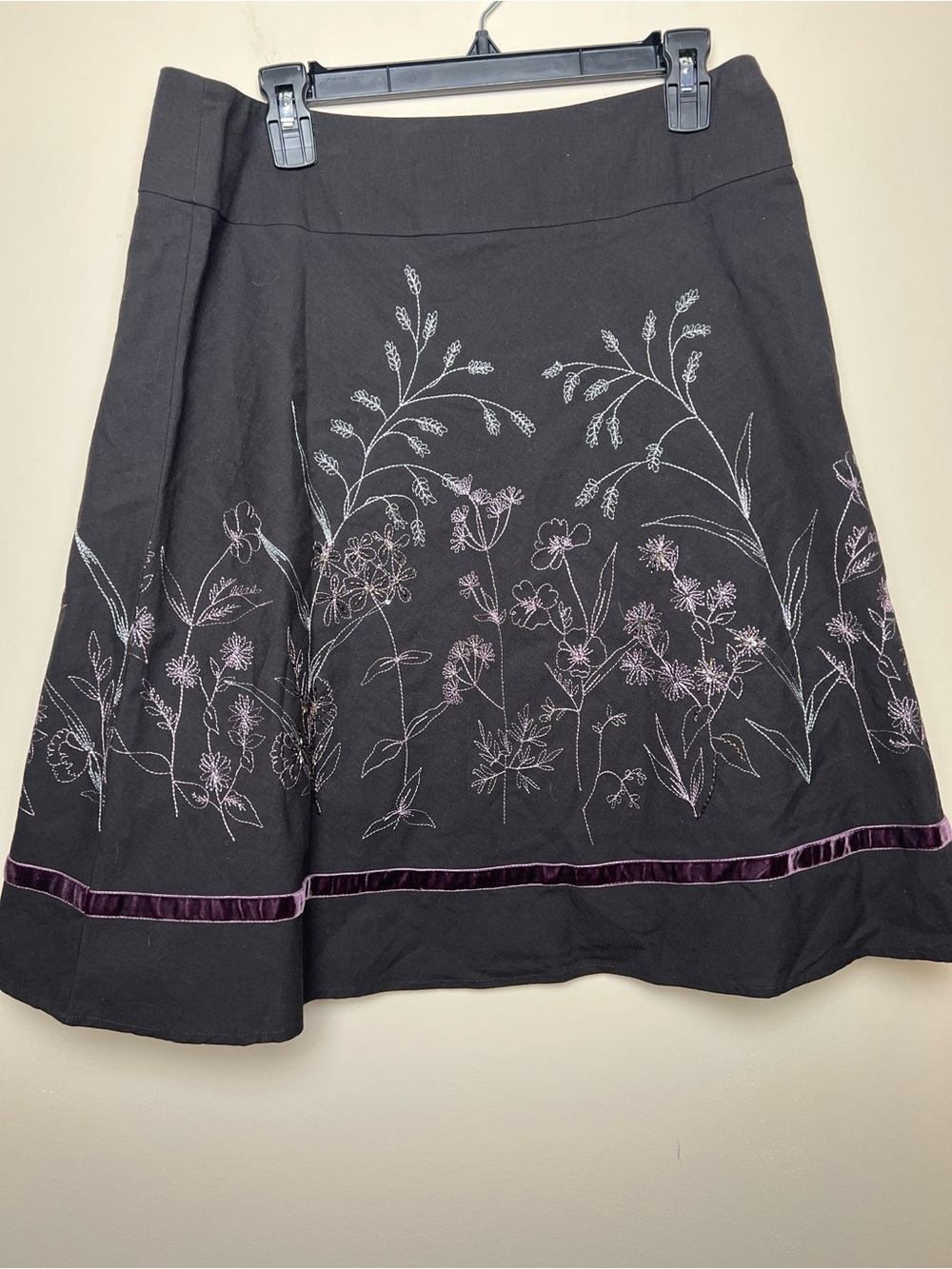 Axcess Embroidered Black A-Line Skirt with Purple Floral Detail women’s size 10